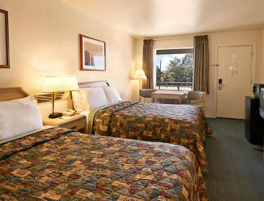 Days Inn By Wyndham Deming Exterior photo